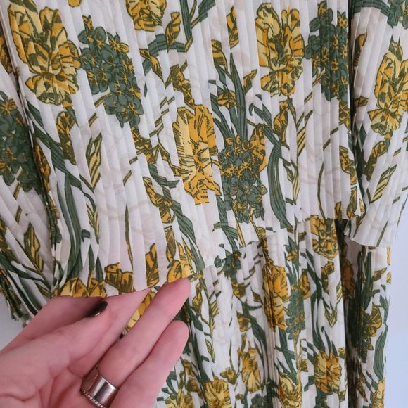 Pleated summer dress (formal or casual) - Picture 5 of 9